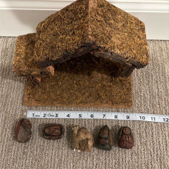 SOLD Small nativity scene, 2” figures, carved and painted plaster - Picture 12 of 12